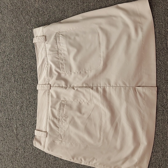 Ecru colored skort with zippered pockets - Picture 4 of 5